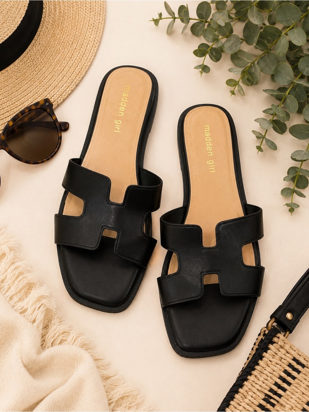 Madden Girl Black H-Cut Slide Sandals Women’s 9 Flat Minimalist 🥿